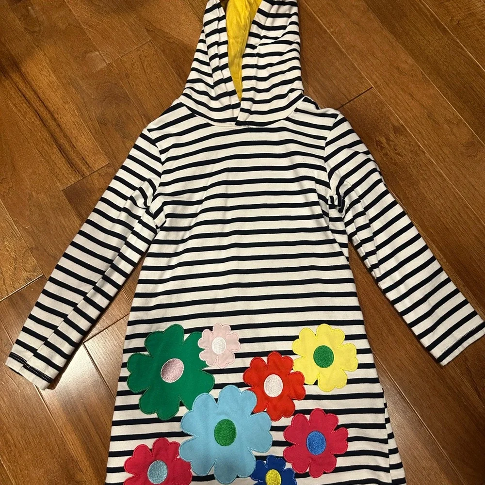 Not  sure girls hooded